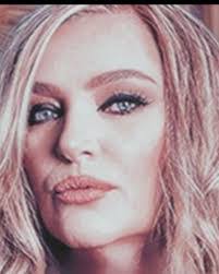 Anna Ciocchetti's Instagram, Twitter & Facebook