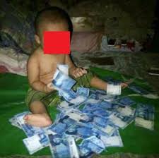 Nah karena si abang udah banyak… Meme Lucu Gambar Uang Banyak Banget Uangindonesia Com Meme Lucu Lucu Meme