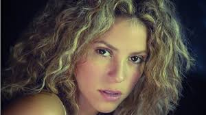 Dealer im seidenhemd von la martina. Kolumbianisches Koks Shakira Verklagt Deutschen Rapper