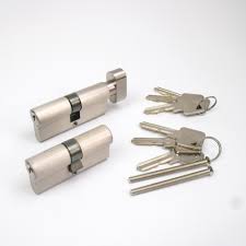 While most handlesets lock with a deadbolt at the top, a. Euro Brass Cylinder Lock 6 Pins 70mm Length For 50mm Thickness Door Fire Rated Cylinder Lock With Thumb Turn Buy Schlage Key Way Brass Cylinder Lock Computer Key Lock Cylinder Product On Alibaba Com