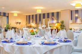 Le restaurant les pins penchés vous accueille dans son somptueux lieu de alors les pins penchés est le lieu idéal pour votre mariage en bord de mer, vue sur la rade de toulon. Confiez Nous Votre Reception De Mariage Votre Mariage Au Restaurant Reception Finistere Hotel De La Plage A Audierne
