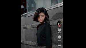 Menurut warganet, amel memiliki kemiripan dengan nike ardilla yang telah meninggal dunia akibat kecelakaan pada 19 maret 1995. Https Makassar Tribunnews Com 2021 06 29 Beredar Video Syur 20 Detik Mirip Nathalie Holscher Dan Sang Manajer Sule Terkejut Https Cdn 2 Tstatic Net Makassar Foto Bank Images Hasim1229062021 Jpg Kini Warganet Dikejutkan Dengan Video Syur 20