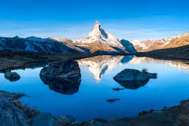 Un must (transfrontalier avec l'italie) qui cercle généralement depuis la station (interdite aux voitures…) de zermatt, en 6 à 8 jours selon les options. Notre Top 15 Des Plus Belles Montagnes Du Monde