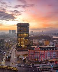 Die bank für internationalen zahlungsausgleich (biz) hat sich erneut kritisch zu kryptowährungen geäußert. Good Morning From Basel And Have A Great Day The Tall Building You Can See On This Shot Is The Biz Bank Fur Internationalen Zahlungsausgleich English Bank F
