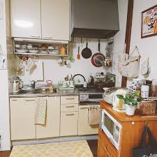一人暮らしの狭いキッチン向け収納方法 レイアウト実例 キッチンレイアウト 小さなキッチン 狭い キッチン