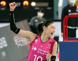 김연경은 '배구 강국'인 터키 리그에서 오랜 기간 활약하기도 했습니다. ê°•ìžì—ê²Œ ê°•í•˜ê³  ì•½ìžì—ê² í•œì—†ì´ ë„ˆê·¸ëŸ¬ì› ë˜ ê¹€ì—°ê²½ì´ ê·¸ë™ì•ˆ ì‹¸ì›Œì˜¨ ì„¸ ê°€ì§€ ì¸ì‚¬ì´íŠ¸