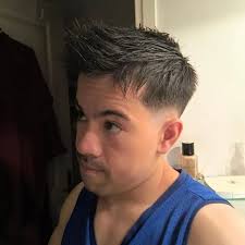 Le designer japonais Kenji Abe a conçu un design de bouteille qui se plante  dans le sable pour “sublimer l'expérience de boire une bière face à la mer”  Plus d'infos : creapills.link/18e376