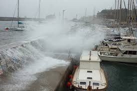 Apesar do cancelamento do aviso, recomenda aos. Alerta Na Madeira Por Causa Do Mau Tempo Passa Para Vermelho