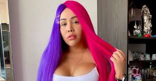 Yina calderón, la famosa por ser la creadora de las polémicas 'putifiestas', es muy popular en redes sociales gracias a sus extrovertidos contenidos. Yina Calderon Muestra Foto De Su Infancia Y Evidencia Su Cambio