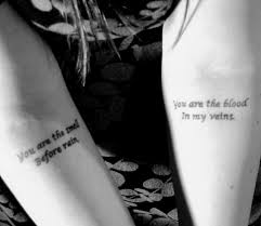 Tattoo Am Unterarm Mit Spruch Fur Frau Armbeugen Tattoos Schrift Tattoos Tattoo Schrift