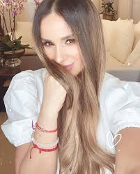 Catherine Siachoque quien interpreta a #Amapola en #Amanecer habla de la  'caja negra' de #FernandoColunga : 'Se está haciendo rico a costillas de  todos nosotros'. Catherine Siachoque comparte sorprendente anécdota de  Fernando