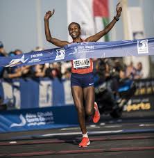 Le temps d'abord affiché de 2 h 01 : Ababel Yeshaneh Bat Le Record Du Monde Du Semi Marathon