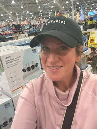 FREE life hack at Costco to help make ends meet.🤑💰 #lifehacks #savemoney  #makemoneyonlinefree #walkthiswaymedia #costco