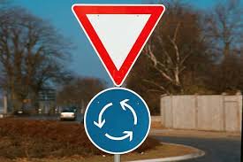 Verkehrszeichen Vorfahrt Gewahren Bedeutung Autobild De