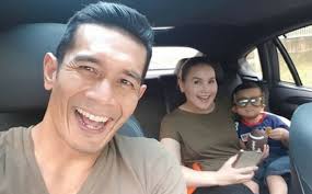 Siapa sebenarnya isteri fahrin ahmad? Macam Nak Dapat Adik Baru Rasanya Soalan Cepu Emas Netizen Pada Fahrin Ahmad Gempak