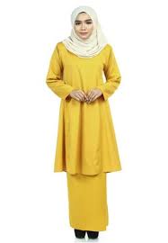 Baju kurung terdapat pelbagai jenis potongan seperti baju kurung tradisional, baju kurung riau, baju kurung pahang, serta baju kurung moden berbagai rekaan terkini. Afra Kurung Pahang From Ashura In Yellow Baju Kurung