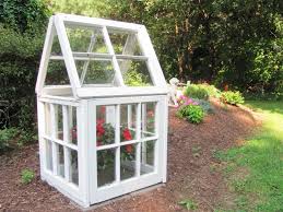Alright, y'all, i'm going to do the best i can with this post, but building a greenhouse with old windows is no joke and it will vary from project to project. 13 Free Diy Greenhouse Plans