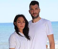 Il loro percorso terminò prima della conclusione del programma per volere di jessica, che rimase coinvolta dall'ex single alessandro zarino, poi. Temptation Island 6 Andrea Filomena E Jessica Battistello Ancora Insieme Dopo Il Programma L Indiscrezione Isa E Chia