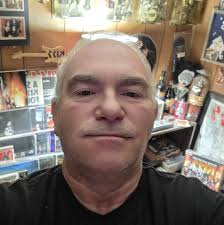 Cottage cheese with a missing lid has the date printed directly