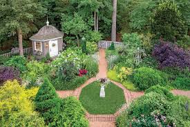 Cottage gardens and woodland gardens were more informal, and lawns were not such a requisite. Virginia Cottage Garden Southern Living