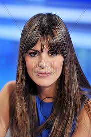 Taglio medio con frangia e colore più chiaro. Bianca Guaccero Peinados Cabello