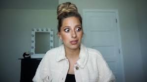 Anna rasmussen (23) var gammel 15 år da hun slo gjennom på bloggtoppen i norge med bloggen «mammaen til michelle», hvor hun skrev om tilværelsen. Anna Rasmussen Forklarer Babynavnet