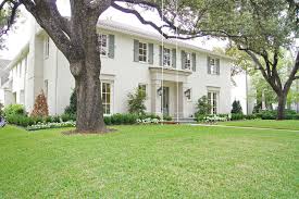 Creamy white painted brick house. The Best Exterior White Colors For Painted Brick Homes Happy Haute Home