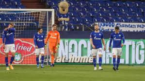 La máquina de hielo automática en puerta produce hasta 42 cubitos de hielo al día sin tener que llenar el agua varias veces. Stefan Lainer Bor Monchengladbach Spielerprofil Kicker