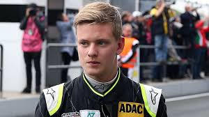 Son fils mick schumacher est un jeune impressionnant (video). Mick Schumacher Clears The Air On Childhood Images Of Him And Michael Essentiallysports