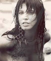 Η βάνα μπάρμπα φωτογραφήθηκε στο σπίτι της και έδωσε μια προσωπική συνέντευξη στο περιοδικό οκ!, μιλώντας για. Bana Mparmpa Mhxanh Toy Xronoy