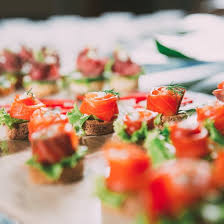 Roules De Saumon Fume Au Caviar D Aubergines Recette A Base De Saumon Saumon Saumon Fume