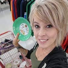 Tracy Lamp's Instagram, Twitter & Facebook