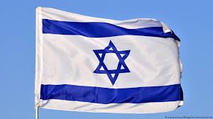 Fahne zeigt drei waagerechte streifen in safran, weiß und grün und im weißen mittelstreifen ein blaues rad. Die Flagge Israels Hat In Deutschland Eine Andere Bedeutung Deutschland Dw 18 01 2018