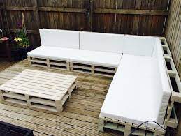 Make your patio a completely gorgeous and fun place with a seating arrangement. Pallet Outdoor Sofa 1001 Pallets Pallet Furniture Outdoor Diy Pallet Sofa Pallet Furniture Designs