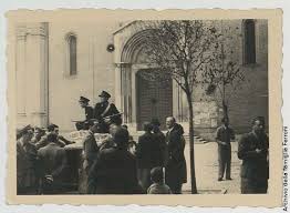 21 Aprile 1945 Ore 7 30 In Piazza S Domenico Bologna E Libera Fotocronaca Della Liberazione A Bologna Nelle Foto Inedite Provenienti D Bologna Citta Foto