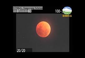 Gerhana bulan total terjadi pada bulan purnama ketika matahari, bumi, dan bulan disejajarkan untuk membentuk garis. Berikut Foto Foto Proses Terjadinya Gerhana Bulan Dini Hari Tadi Kabar24 Bisnis Com