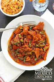 Include all blackened chile peels for roasty flavour. How To Make Chicharrones En Salsa Roja Recipe Quick And Easy