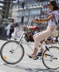 Cele mai noi bancuri,imagini amuzante,doar aici ! Best Cycling Street Style Photos Of Copenhagen Fashion Week Bicycle Chic Copenhagen Fashion Week Bicycle Fashion