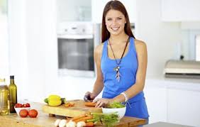 Çünkü ev yemekleri lokantasının asıl unsuru yemek yapan kişidir. Ev Hanimlarina Evde Yemek Yapip Satmak