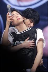 7 K Pop Idols Who Are Experts At Giving Back Hugs