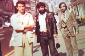 Cumhurbaşkanı abdullah gül'ü 1970'lerin londrasında yan yana gösterdiği iddia edilen fotoğraf. Kim Bu Pasa