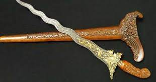 6+ pakaian adat toraja (nama, penjelasan, contoh, gambar) toraja memang punya beragam pakaian adat yang unik, sama populernya dengan keseluruhan bagian budaya suku ini. 10 Senjata Khas Indonesia Paling Terkenal Mahessa83 Blog Terbaik Untuk Disimak