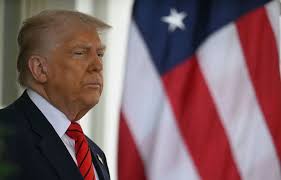 Tarifs douaniers: les Américains accusent le coup moins durement que les  Canadiens, entre inquiétude et satisfaction