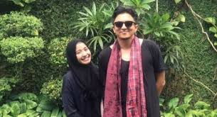 Diketahui, engku emran dan bella. Eks Suami Laudya Cynthia Bella Engku Emran Dilaporkan Menikah Hari Ini