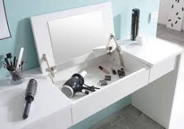 Rangement Coiffeuse Moderne Pour Un Coin Beaute Qui Fait Rever Coiffeuse Moderne Coiffeuse Design Coiffeuse Salle De Bains