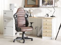 Grâce à une fixation invisible ou une fixation avec des équerres, l'étagère murale design s'adapte à tous les espaces ainsi qu'à toutes les pièces de la maison, comme la salle de bain, le bureau, la cuisine ou le. Bureau Effet Bois Clair Et Blanc Avec 5 Tiroirs 140 X 60 Cm Heber Beliani Fr