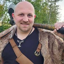 So I got a Switch. Had it 3 years. Never played with it. What RPGS are  people playing