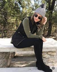 25 Best Hiking Outfits For Women To Wear In Winter Hiking Outfit Women Cute Hiking Outfit Hiking Outfit Spring