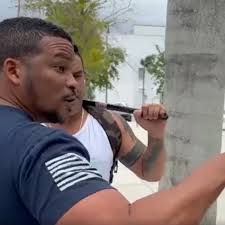 Cubano confronta a miembro de Puentes de Amor en Miami