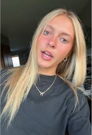 Hailey Vickers's Instagram, Twitter & Facebook